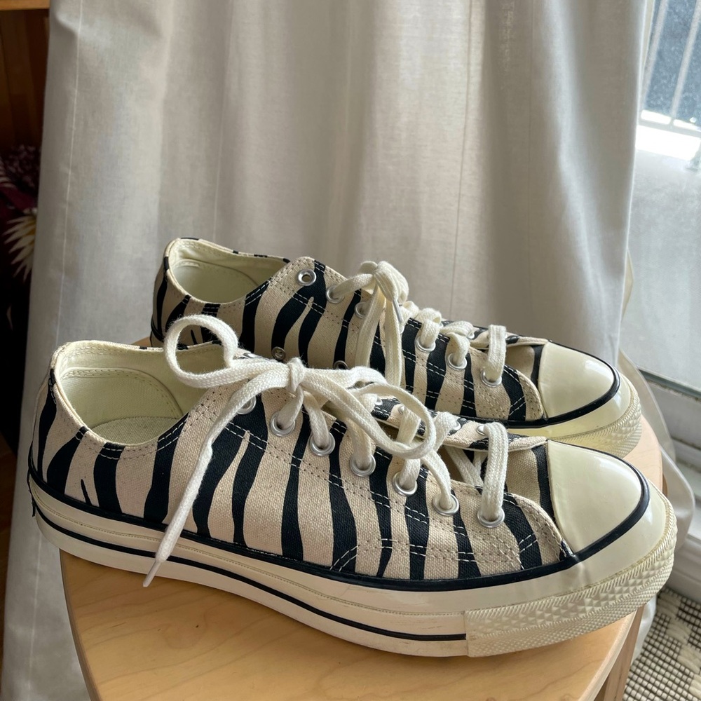Zebra Converse